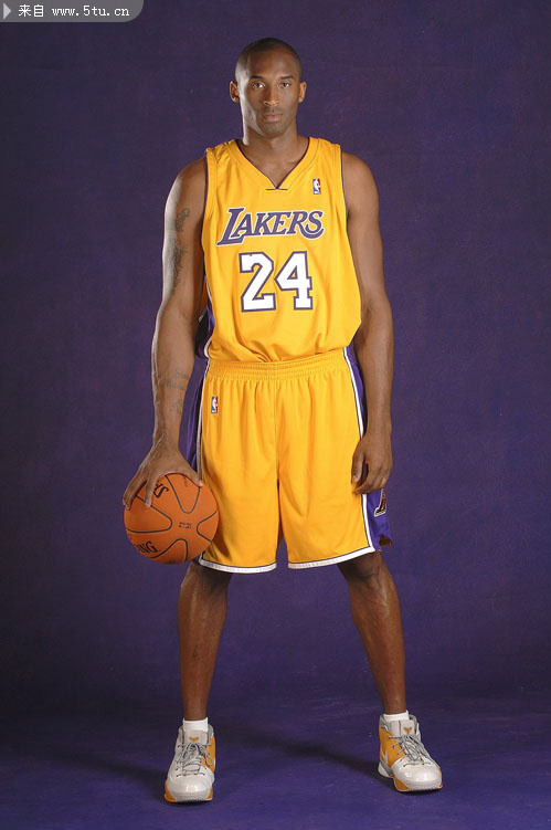 莱万从防线